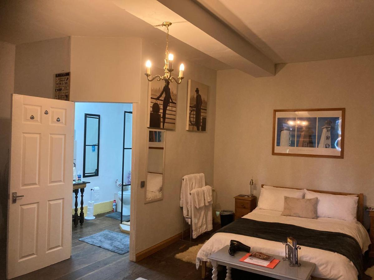 Montboyer 7 Dagnaud De La Tude Our Family Farmhouse Style Home With En-Suite מראה חיצוני תמונה