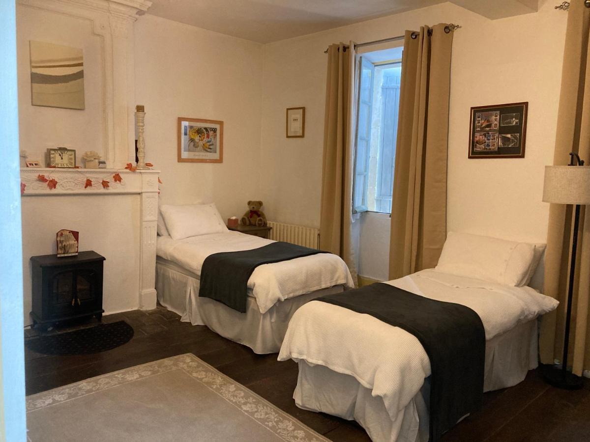Montboyer 7 Dagnaud De La Tude Our Family Farmhouse Style Home With En-Suite מראה חיצוני תמונה