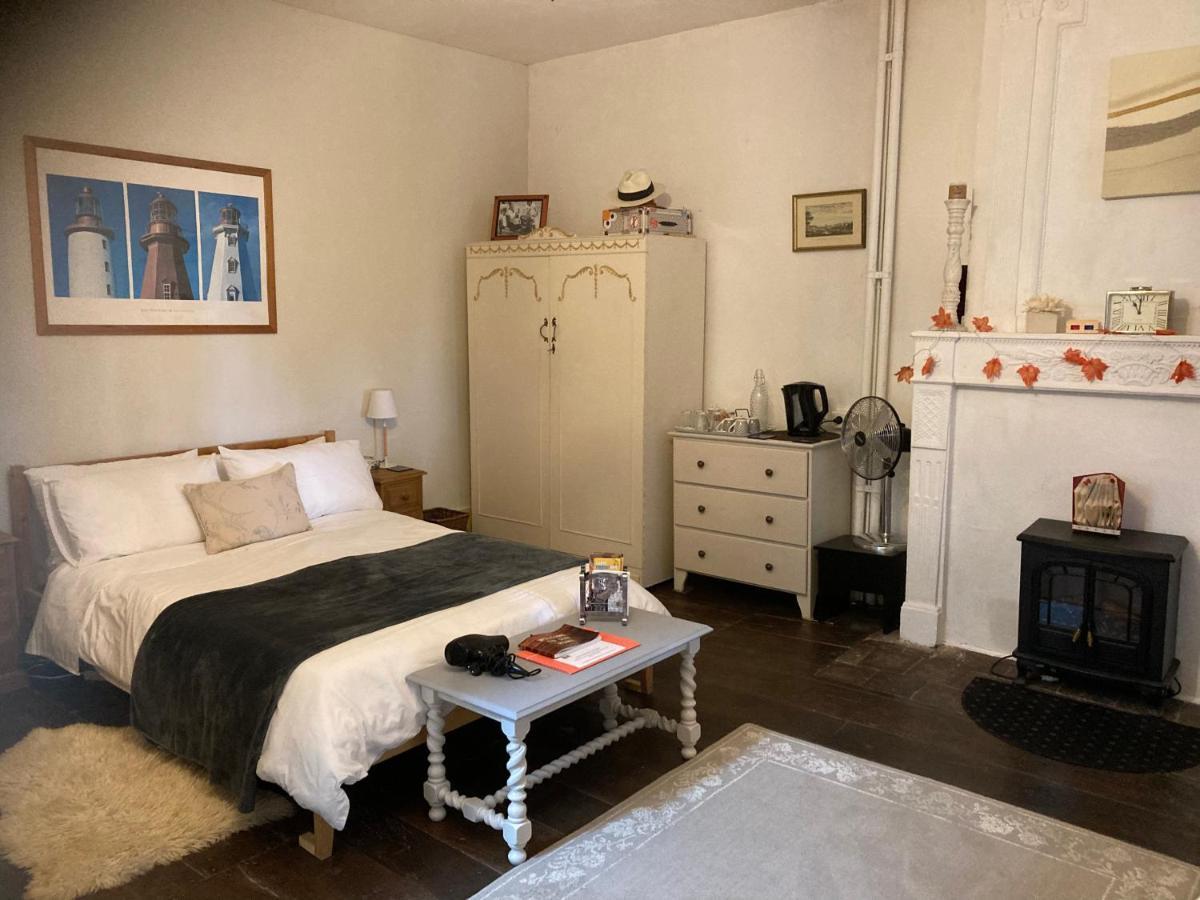 Montboyer 7 Dagnaud De La Tude Our Family Farmhouse Style Home With En-Suite מראה חיצוני תמונה